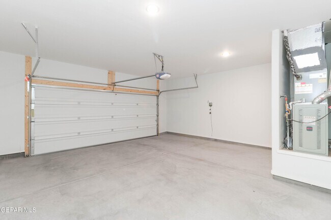 Building Photo - 12832 Haxby St