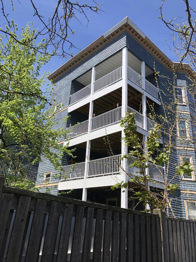 Building Photo - 268 Broadway