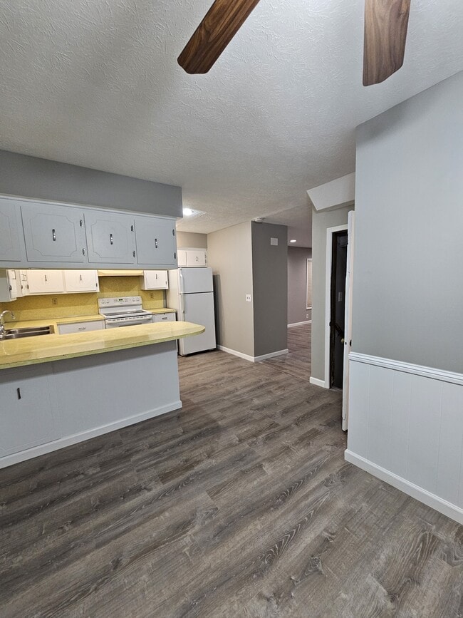 Building Photo - 5604 S 79th St