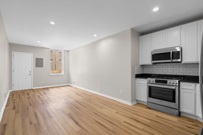 Building Photo - 2524 E Fayette St