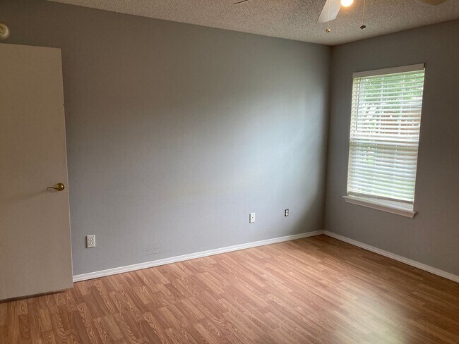 Building Photo - Nice Claremore 3/2/2 Home in Greenbrier Ad...