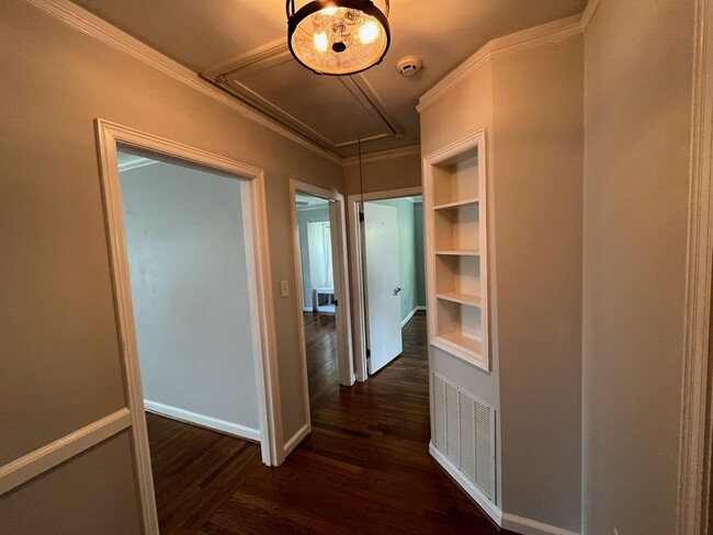 Building Photo - Beautiful 4 Bedroom with 4 Baths