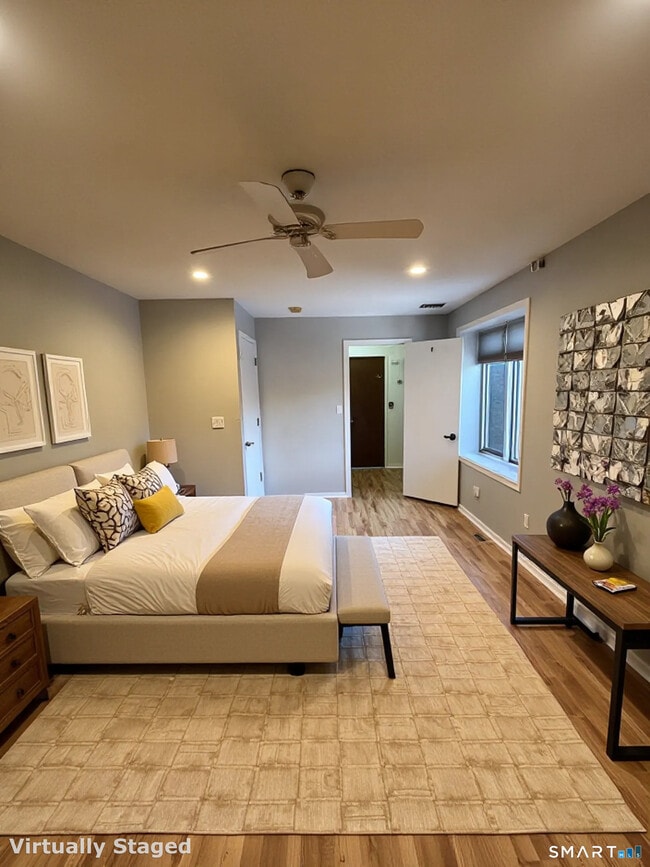 Building Photo - 90 Little Oak Ln