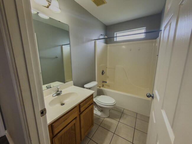 Building Photo - 2548 Houston Cir