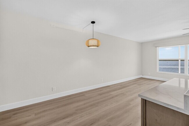 Building Photo - 52 Yacht Club Dr