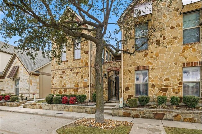 Building Photo - 8808 Paradise Dr