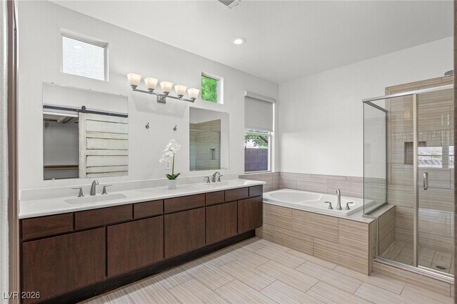 Building Photo - 8009 Clock Tower Ct