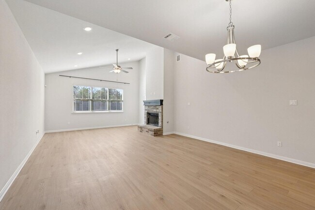 Building Photo - 308 Castlefields St