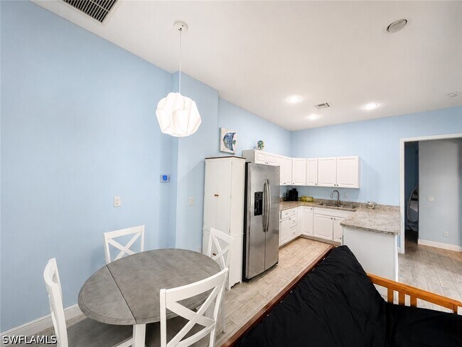 Building Photo - 10919 Parnu St