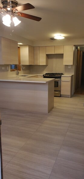 Building Photo - 6853 W Leland Ave