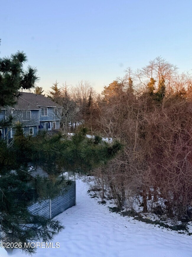 Building Photo - 1511 Railroad Ave