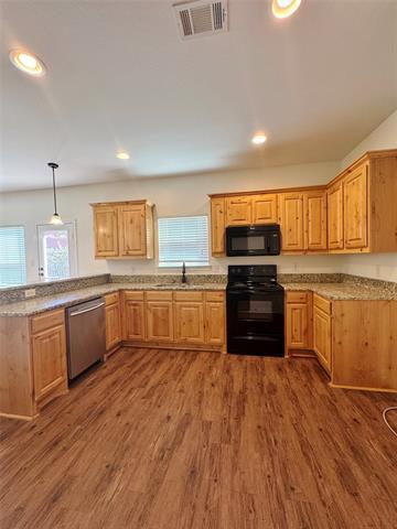Building Photo - 102 Bridle Ct