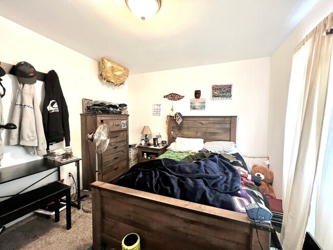 Building Photo - Remodeled 3-Bedroom Duplex Home in North G...