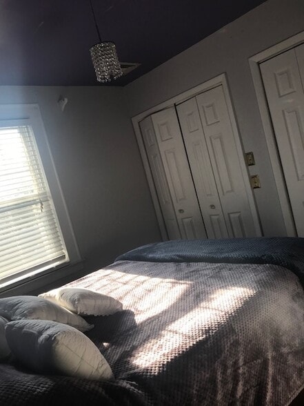 bedroom - 572-2 New Jersey Ave