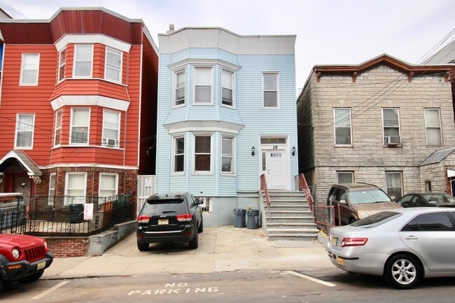 Building Photo - 19 Graham St