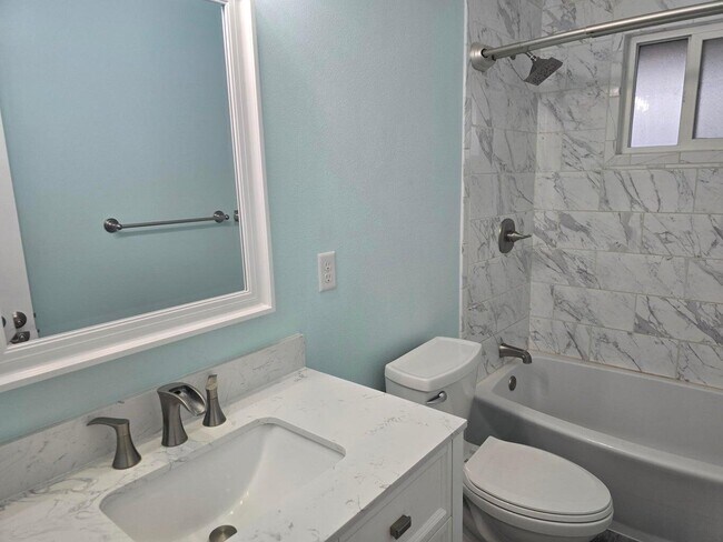 Building Photo - 315 Bream Ave