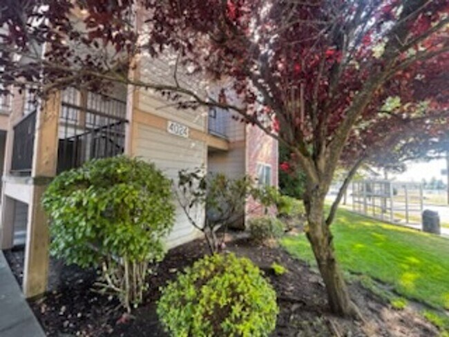Building Photo - Come experience the comfort and affordable...