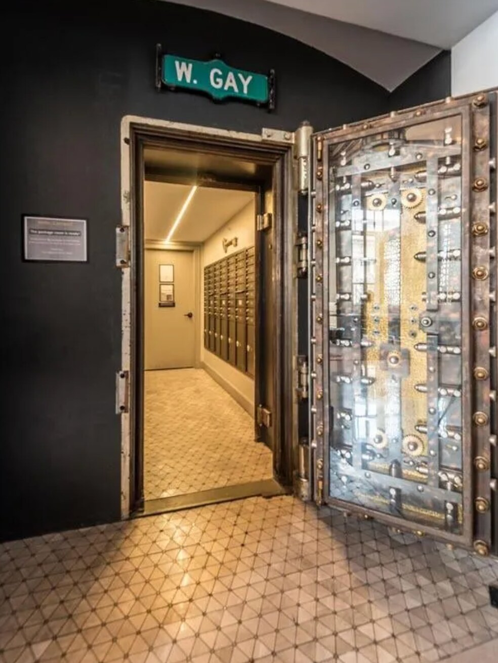 Private Mail Room - 51 N High St