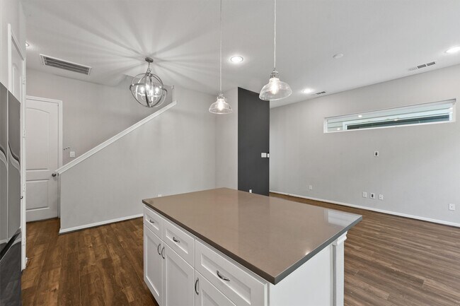 Building Photo - 5610 Patrick St