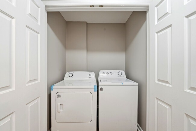 Building Photo - 1275 Penny Ln