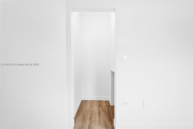 Building Photo - 641 10th St