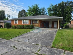 Building Photo - 6601 Blue Bird Dr