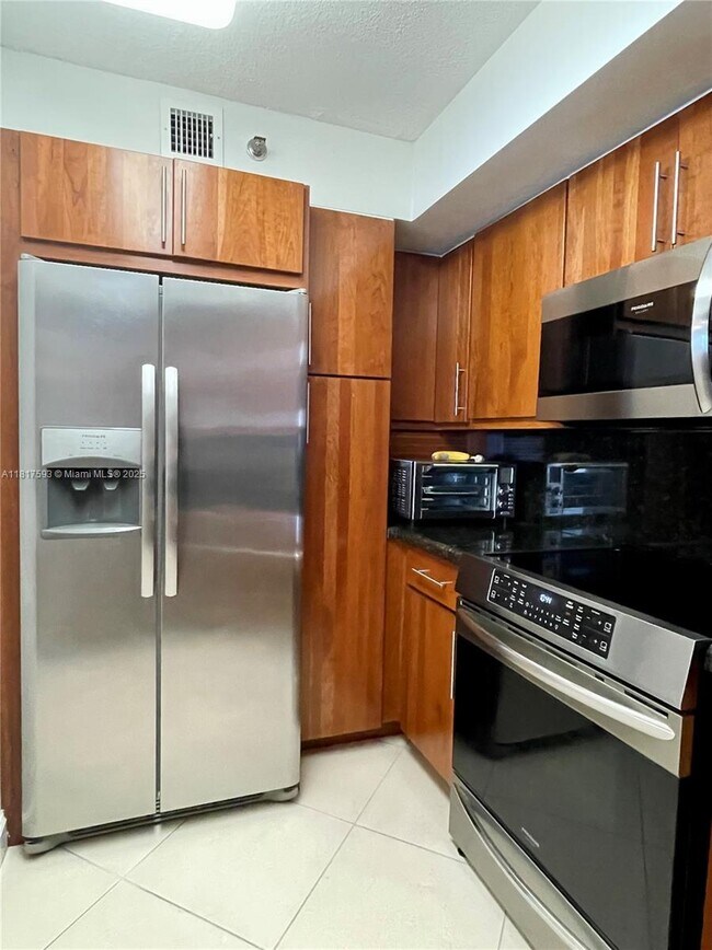 Building Photo - 6767 Collins Ave