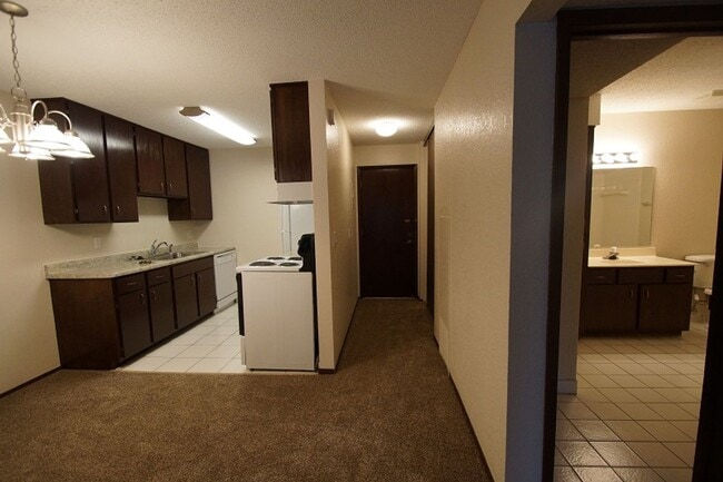 Building Photo - Charming One-Bedroom with Fountain-View Balcony