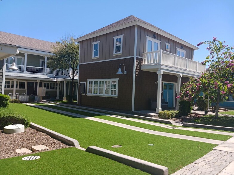 Building Photo - 925 S Ash Ave