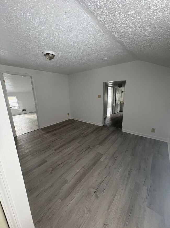 Building Photo - 108 N Hamilton St