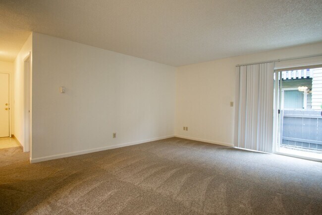 Building Photo - Close-in SE: Garden Level 1 Bdr w/ DW, Pri...