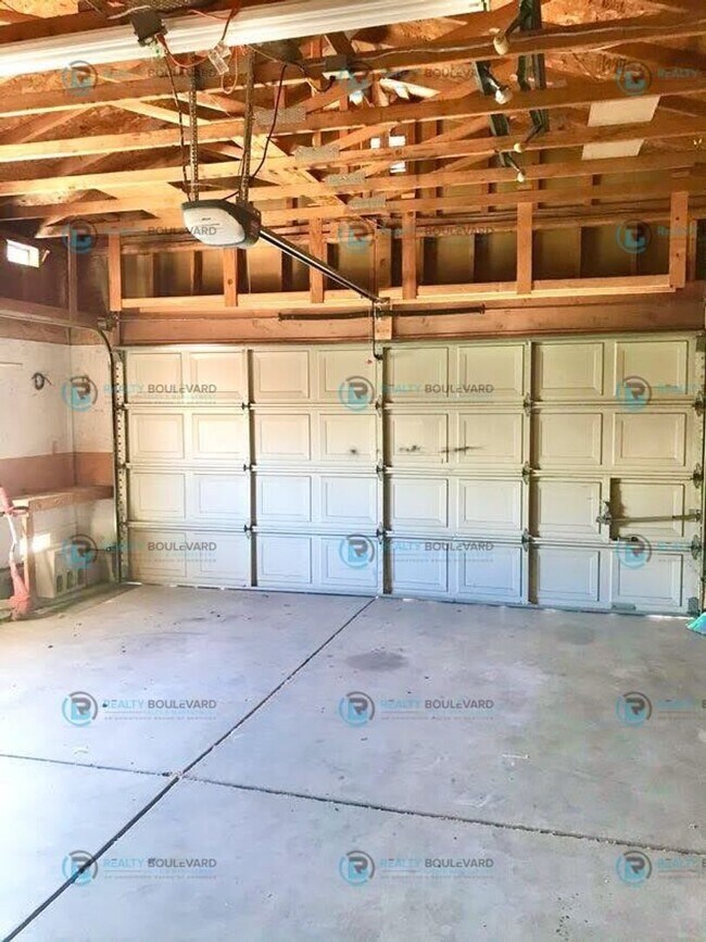 Building Photo - You will love this back yard!!