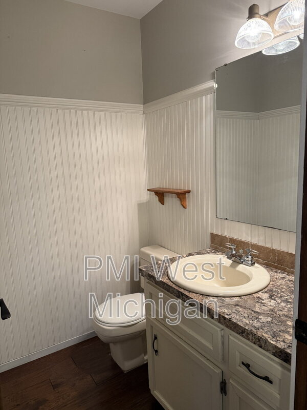 Building Photo - 513 24th Ave