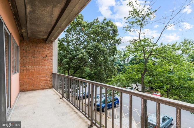 Building Photo - 5801 Quantrell Ave