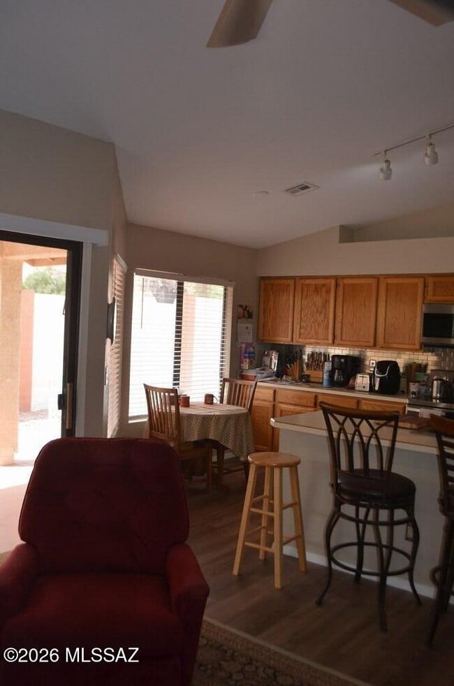 Building Photo - 5461 N Waterfield Dr