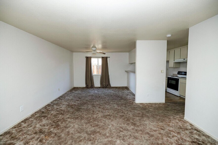 Building Photo - 1580 N Denair Ave