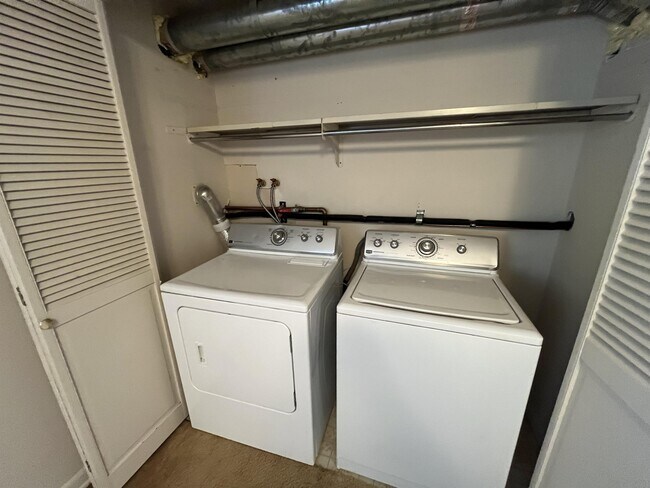Building Photo - 6752 Quay Ct