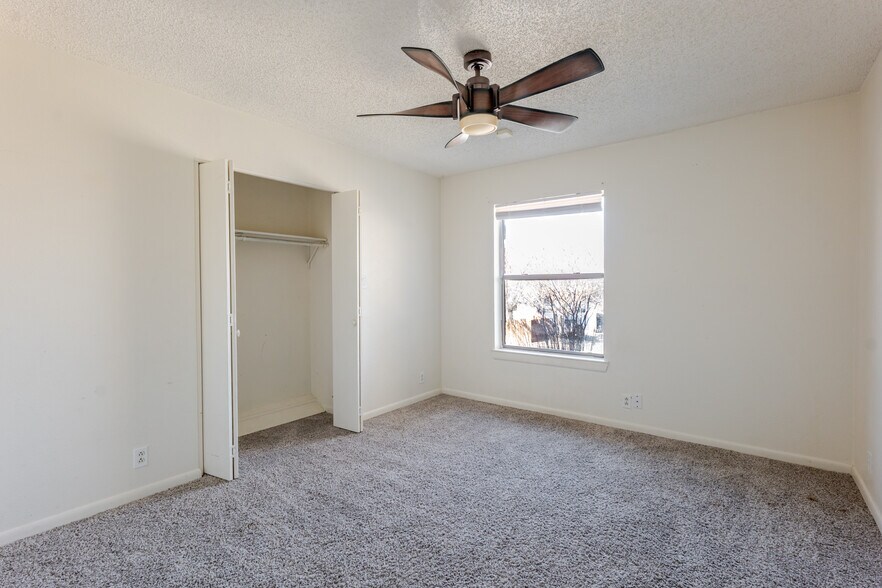 Building Photo - 504 Hilltop Dr