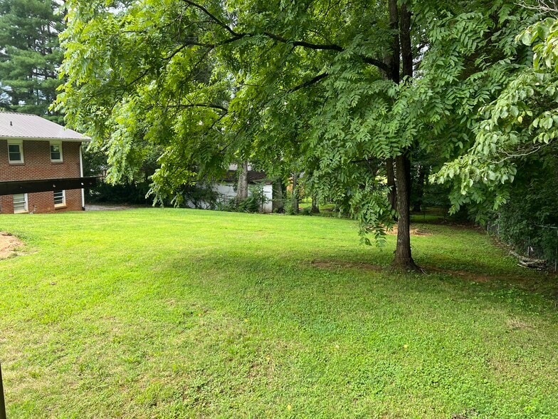 Building Photo - 112 Evergreen Rd