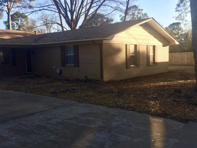 Building Photo - 4 Water Oak Dr