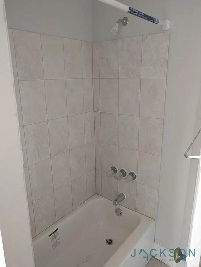 Building Photo - Beautiful 3 Bedroom house