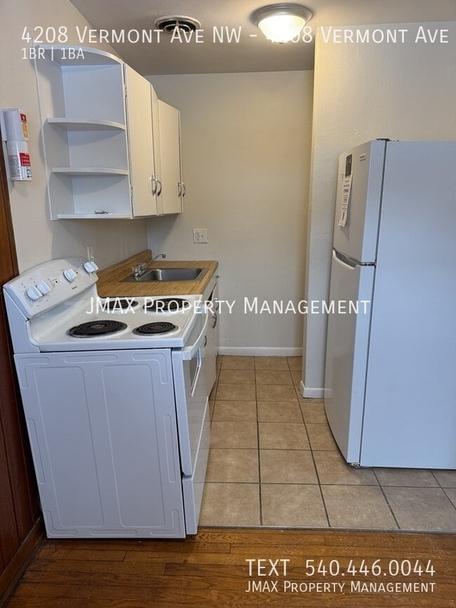 Building Photo - 4208 Vermont Ave NW