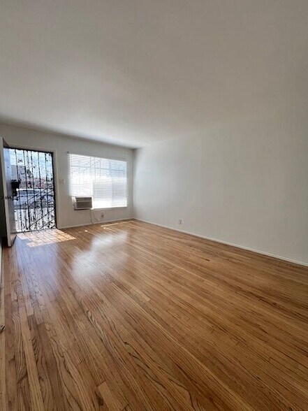 Building Photo - 10643 Crenshaw Blvd