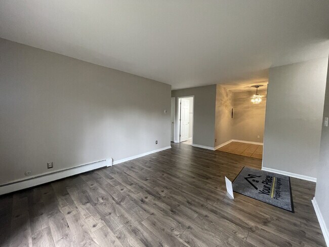 Building Photo - Private, End Unit - 2 Bed, 1 Bath Condo in...