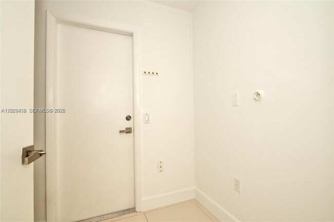 Building Photo - 889 Sand Creek Cir