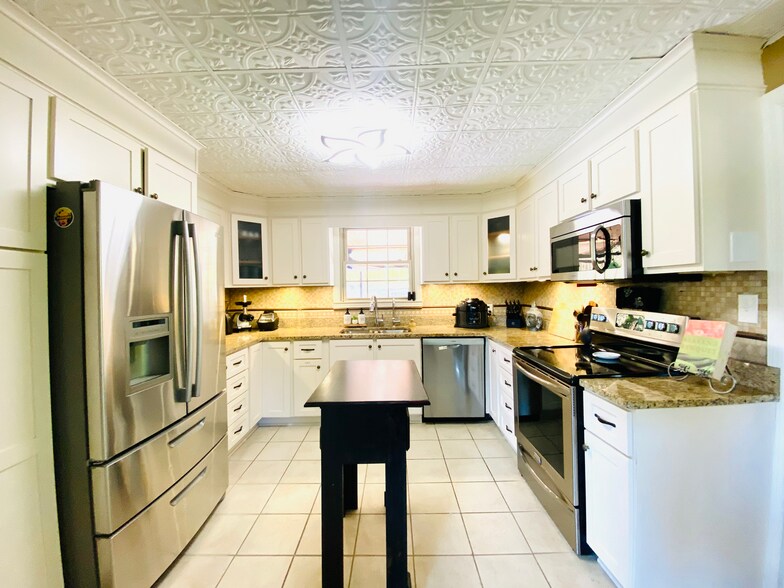 Building Photo - 2507 Sandy Dr