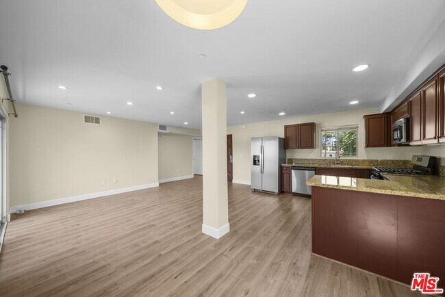 Building Photo - 5315 Bellingham Ave