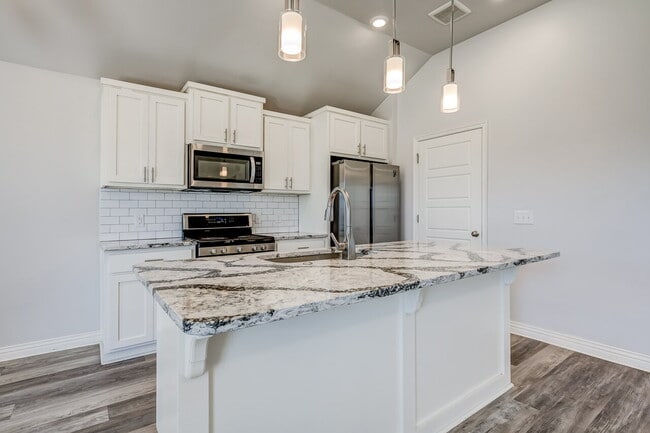 Building Photo - 3 Bedroom 2 Bath House for Lease!!