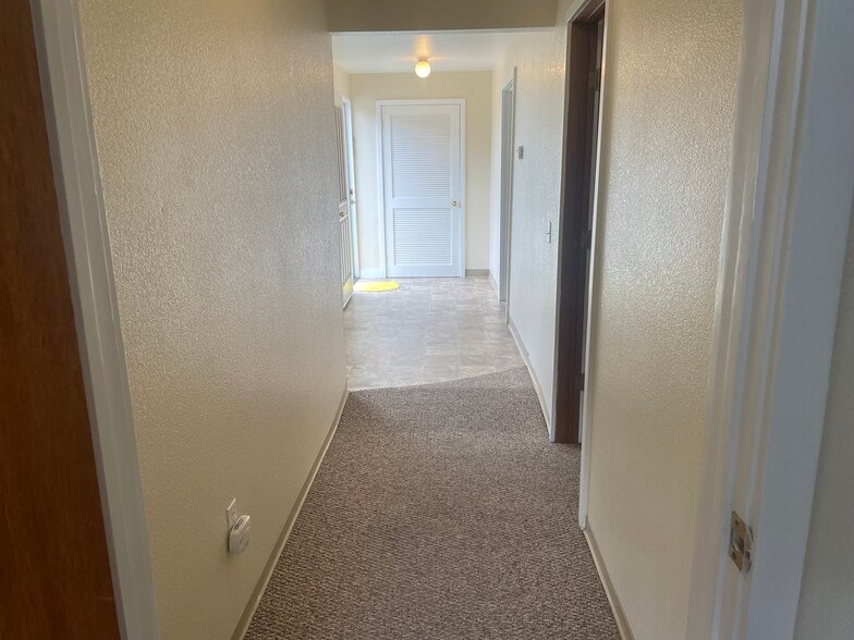 Hallway - 4157 Walnut Dr