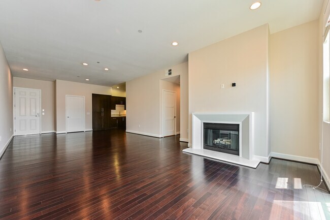 Building Photo - 10878 Bloomfield St
